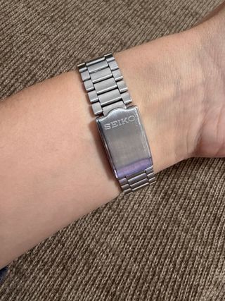 Reloj Seiko 5 Automático Gris y Dorado