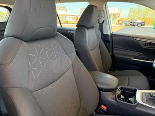 TOYOTA RAV4 2.5l 220H Business 4WD 5P