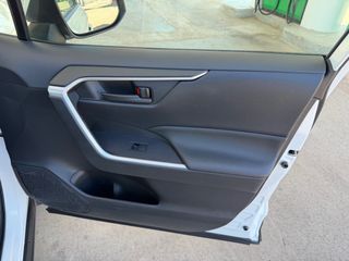 TOYOTA RAV4 2.5l 220H Business 4WD 5P