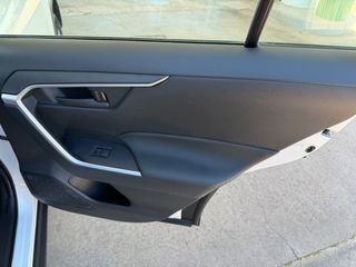 TOYOTA RAV4 2.5l 220H Business 4WD 5P