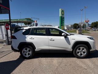 TOYOTA RAV4 2.5l 220H Business 4WD 5P