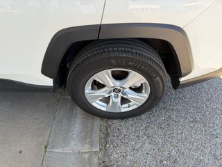 TOYOTA RAV4 2.5l 220H Business 4WD 5P