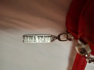 Bolsito de piel rojo