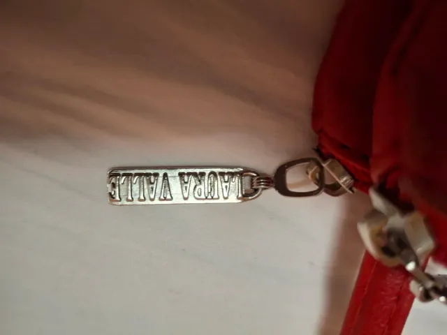 Bolsito de piel rojo