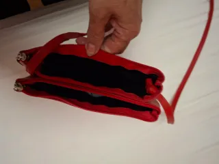 Bolsito de piel rojo
