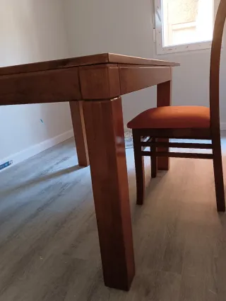 Mesa Extensible Madera Maciza de Castaño+4 Sillas.