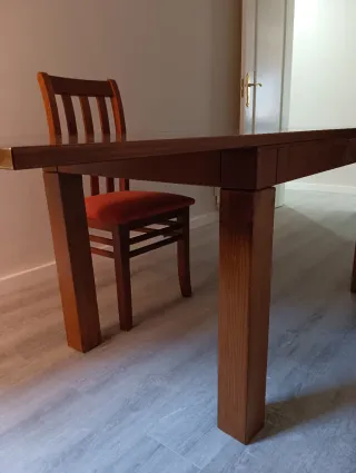 Mesa Extensible Madera Maciza de Castaño+4 Sillas.