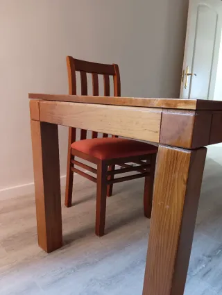 Mesa Extensible Madera Maciza de Castaño+4 Sillas.
