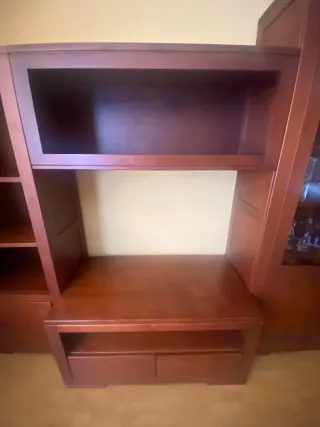 Mueble de salón madera y cristal