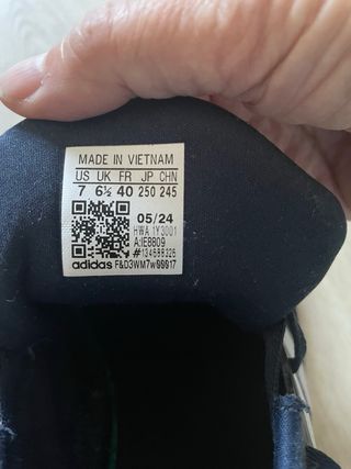 Zapatillas Adidas Negras y Blancas