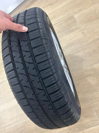 Llanta y neumático nuevos 195/65 R15