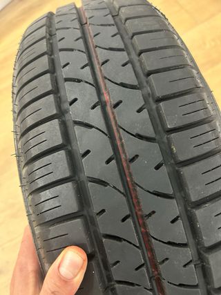 Llanta y neumático nuevos 195/65 R15