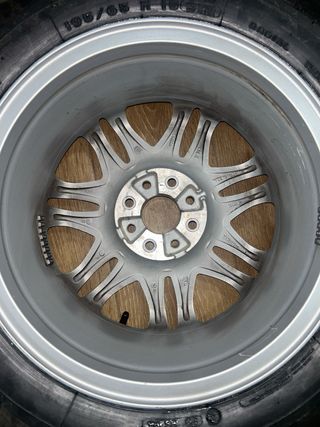 Llanta y neumático nuevos 195/65 R15