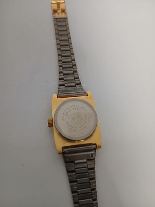 Reloj Q&Q Dorado