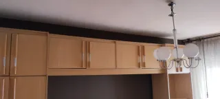 Muebles de madera y cristal