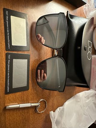 Occhiali da sole da uomo con montatura nera