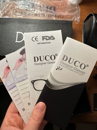 Occhiali da sole da uomo con montatura nera