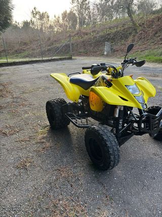 Suzuki LTZ 400