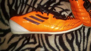 Zapatillas de fútbol Naranja y Negro