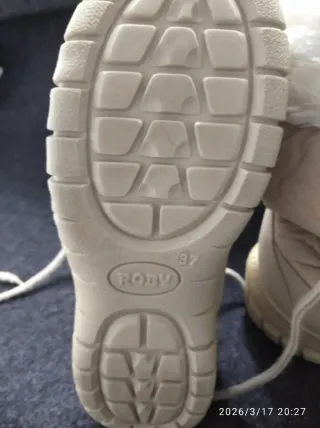 Botas de invierno beige con forro blanco