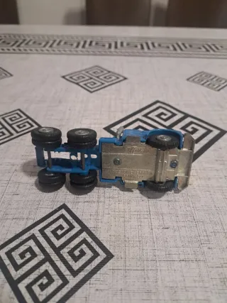 Camión Guisval antiguo azul