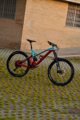 Bicicleta Mondraker Enduro R in ottime condizioni