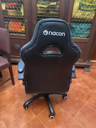 Poltrona gamer Nacon nera