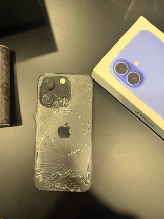 iPhone 16 Azul y 14 pro