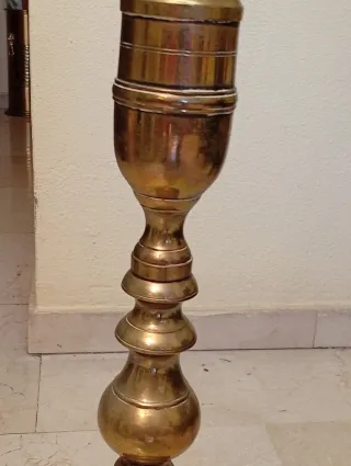 Lampada da terra vintage in ottone massiccio