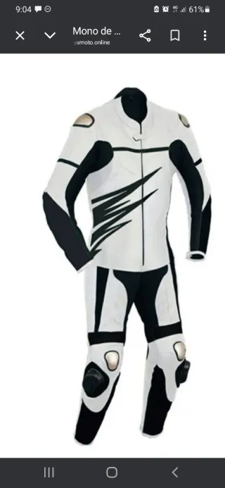 Mono de una pieza con protecciones de titanio