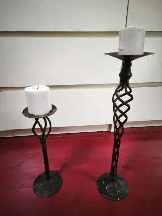 2 Candelabros de metal negros