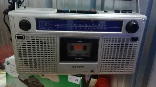 Radio Cassette Sanyo M9902F Plata/Negro