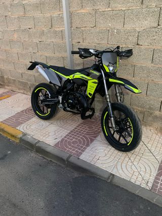 Sherco 50cc Supermotard Negra y Amarilla