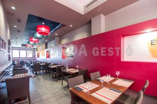 Local comercial en venta equipado como restaurante