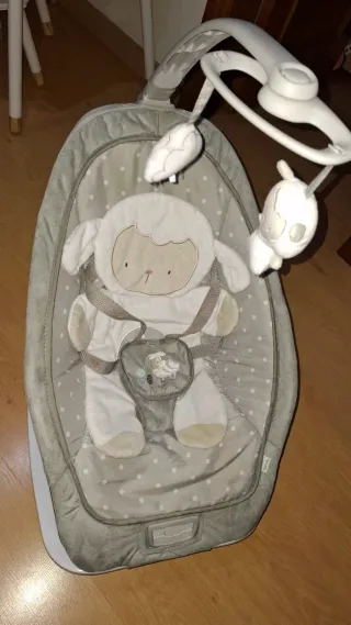 Hamaca para bebé con peluche de oveja