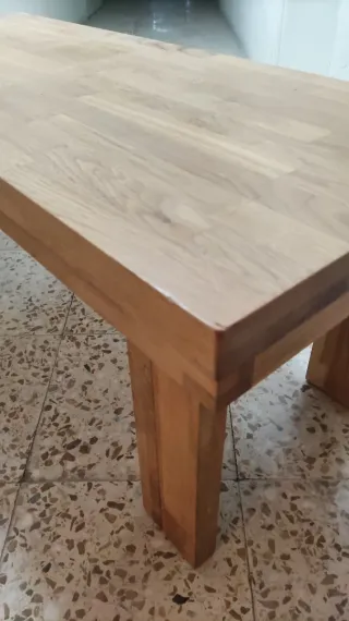 Mesita baja de madera maciza estilo nórdico