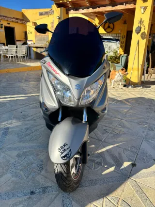 Suzuki Burgman 125 Plata