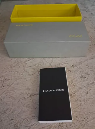 Caja Hawkers Gafas de Sol Gris y Amarilla