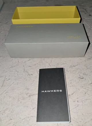 Caja Hawkers Gafas de Sol Gris y Amarilla