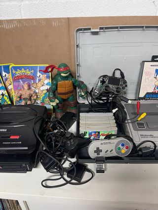 Lote de figuras y consola retro