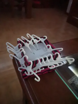 Perchas para Muñeca Nancy