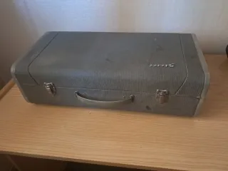 Tocadiscos vinagre gris.