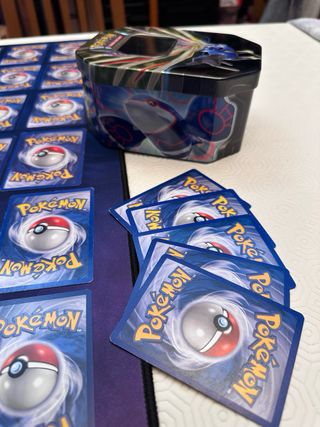 Lotto carte Pokemon vintage e latta Dialga