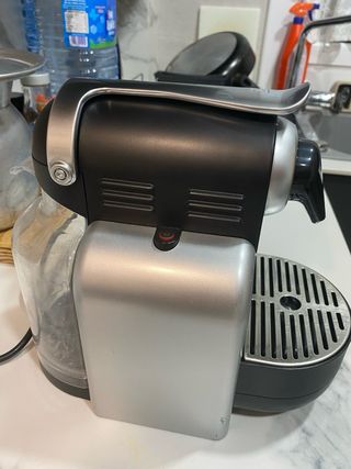 Cafetera Nespresso DeLonghi Essenza Clásico