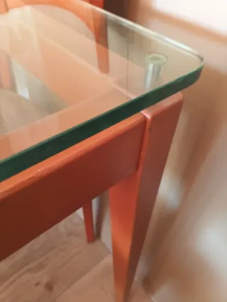 Mesa cristal y 6 sillas madera , regalo mueble .
