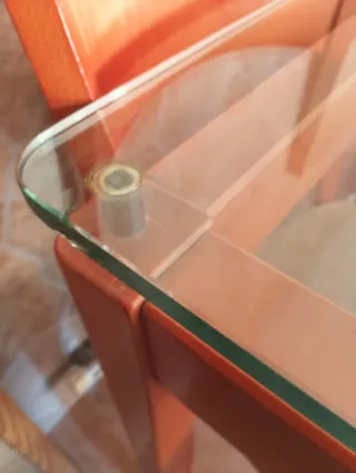 Mesa cristal y 6 sillas madera , regalo mueble .