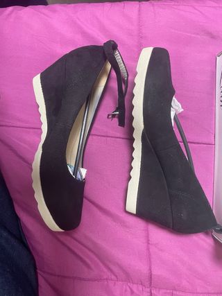 Tacones negros de cuña