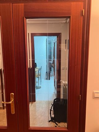 Puertas de salón de madera con cristal