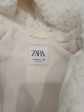 Buzo de borreguito con capucha (Zara)