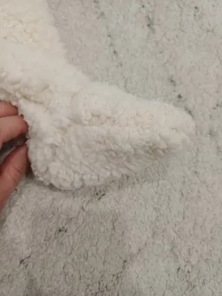 Buzo de borreguito con capucha (Zara)